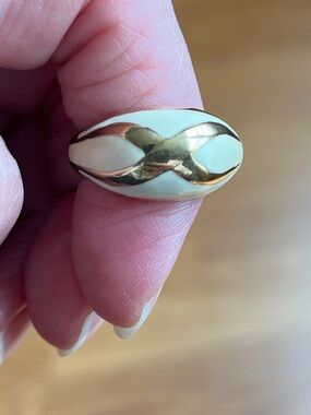 Avon Gold-Tone Ring with Cream Enamel